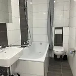 Freshly Renovated Kitchen Wifi Near Duesseldorf Airport *