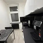 Freshly Renovated Kitchen Wifi Near Duesseldorf Airport * Essen