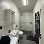 Freshly Renovated Kitchen Wifi Near Duesseldorf Airport Lejlighed *