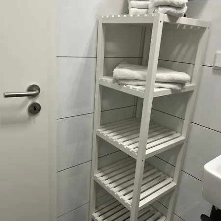 Appartement Freshly Renovated Kitchen Wifi Near Duesseldorf Airport *