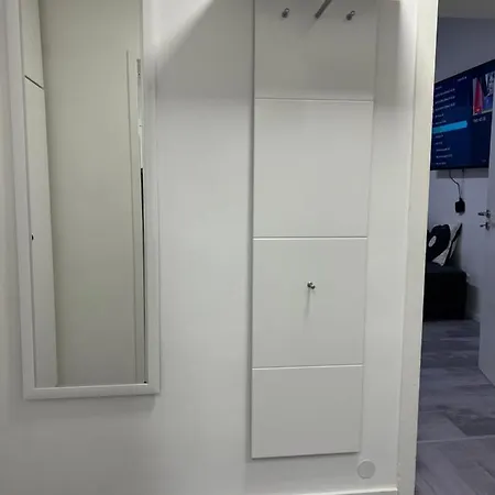 Freshly Renovated Kitchen Wifi Near Duesseldorf Airport *