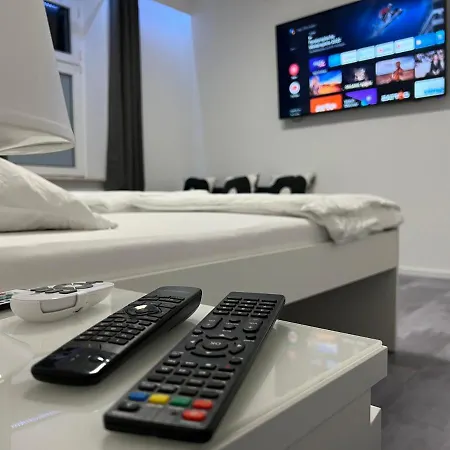 Freshly Renovated Kitchen Wifi Near Duesseldorf Airport