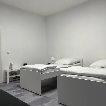 Freshly Renovated Kitchen Wifi Near Duesseldorf Airport Appartement *