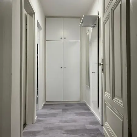 Freshly Renovated Kitchen Wifi Near Duesseldorf Airport * Essen