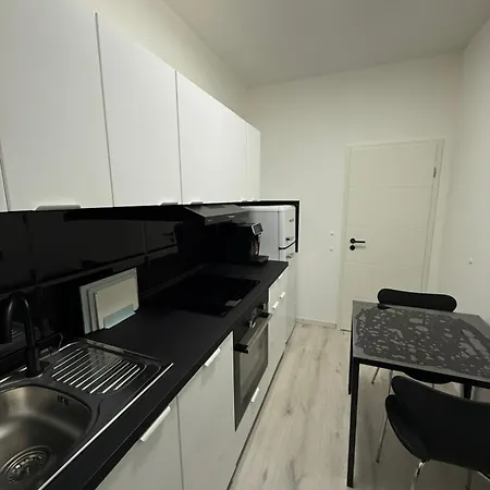 Freshly Renovated Kitchen Wifi Near Duesseldorf Airport