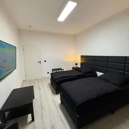 Freshly Renovated Kitchen Wifi Near Duesseldorf Airport *