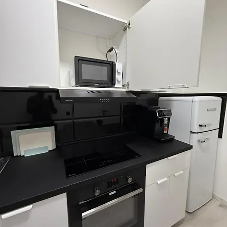 Lägenhet Freshly Renovated Kitchen Wifi Near Duesseldorf Airport *