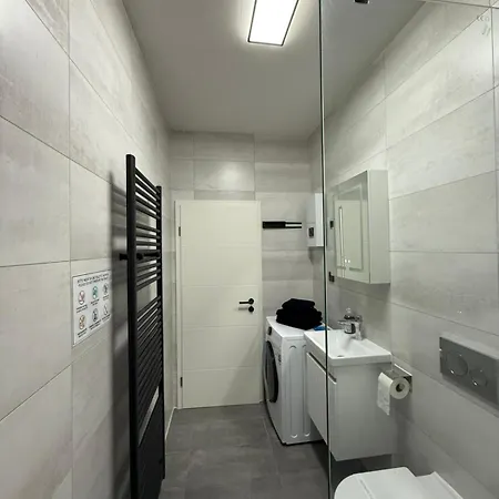 Freshly Renovated Kitchen Wifi Near Duesseldorf Airport Appartement Essen