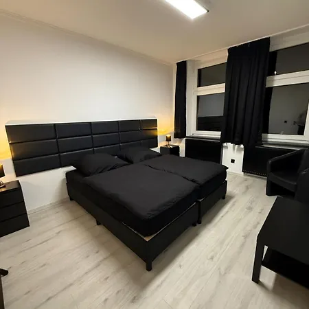 Freshly Renovated Kitchen Wifi Near Duesseldorf Airport * Essen