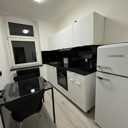 Freshly Renovated Kitchen Wifi Near Duesseldorf Airport Essen