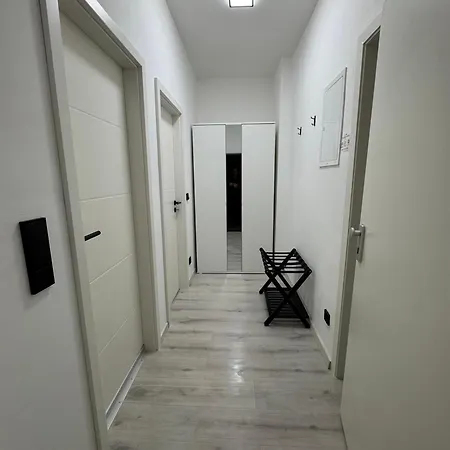 Freshly Renovated Kitchen Wifi Near Duesseldorf Airport Apartmán *