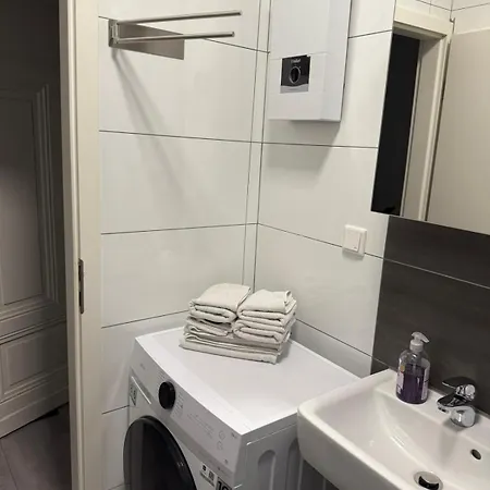 Freshly Renovated Kitchen Wifi Near Duesseldorf Airport Essen