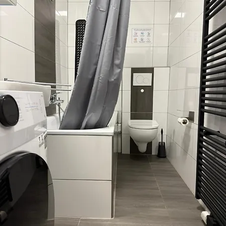 Freshly Renovated Kitchen Wifi Near Duesseldorf Airport