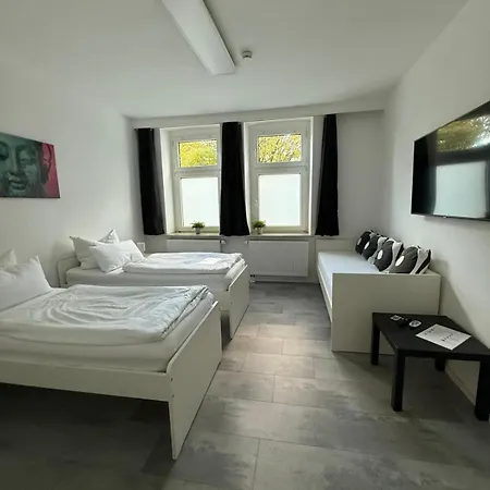 Freshly Renovated Kitchen Wifi Near Duesseldorf Airport * Essen