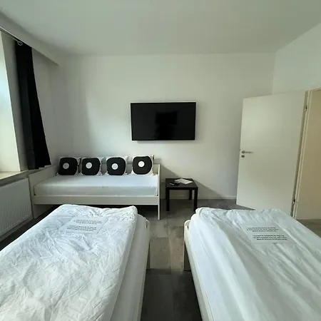 Freshly Renovated Kitchen Wifi Near Duesseldorf Airport Essen