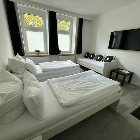 Freshly Renovated Kitchen Wifi Near Duesseldorf Airport