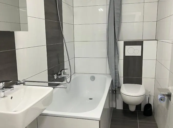 Freshly Renovated Kitchen Wifi Near Duesseldorf Airport *