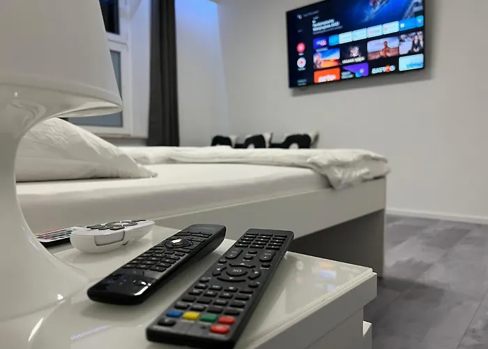 Freshly Renovated Kitchen Wifi Near Duesseldorf Airport