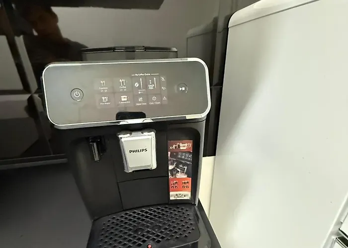 Freshly Renovated Kitchen Wifi Near Duesseldorf Airport Appartamento