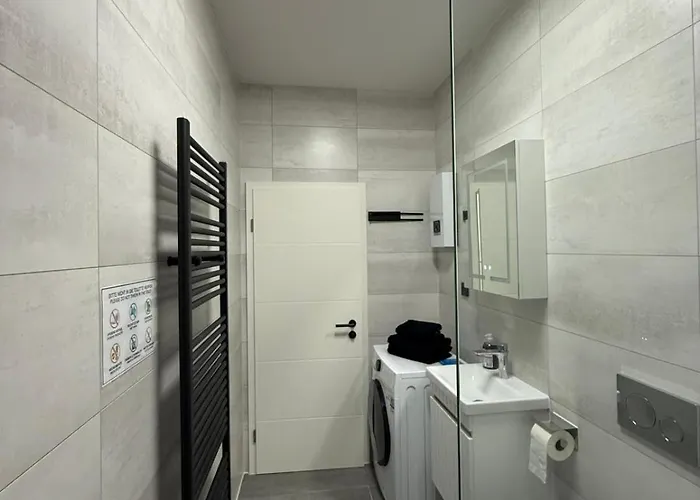 Freshly Renovated Kitchen Wifi Near Duesseldorf Airport Appartamento Essen