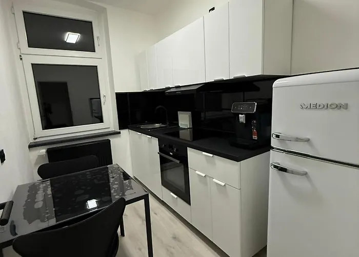 Freshly Renovated Kitchen Wifi Near Duesseldorf Airport Essen