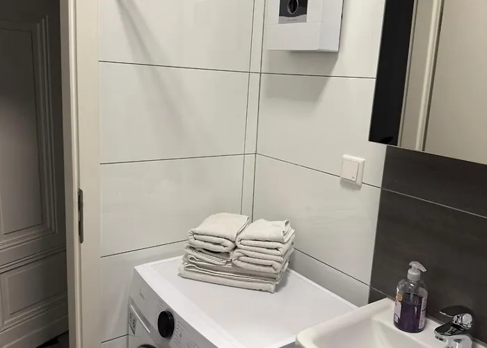 Freshly Renovated Kitchen Wifi Near Duesseldorf Airport Essen