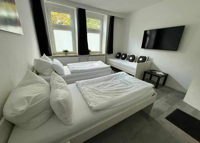 Freshly Renovated Kitchen Wifi Near Duesseldorf Airport